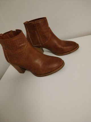 Botines marrón de marca Bata