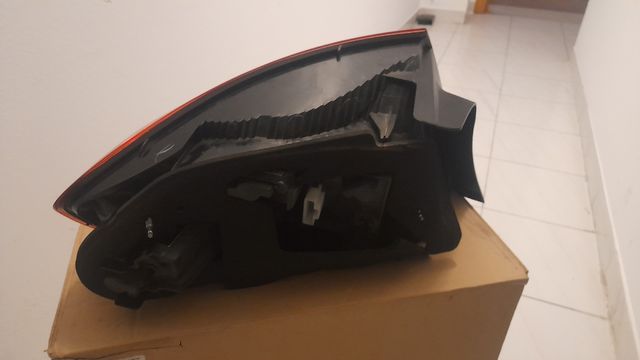 Piloto Trasero Derecho Peugeot 407 
Peugeot 407