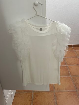 Camiseta blanca con tul