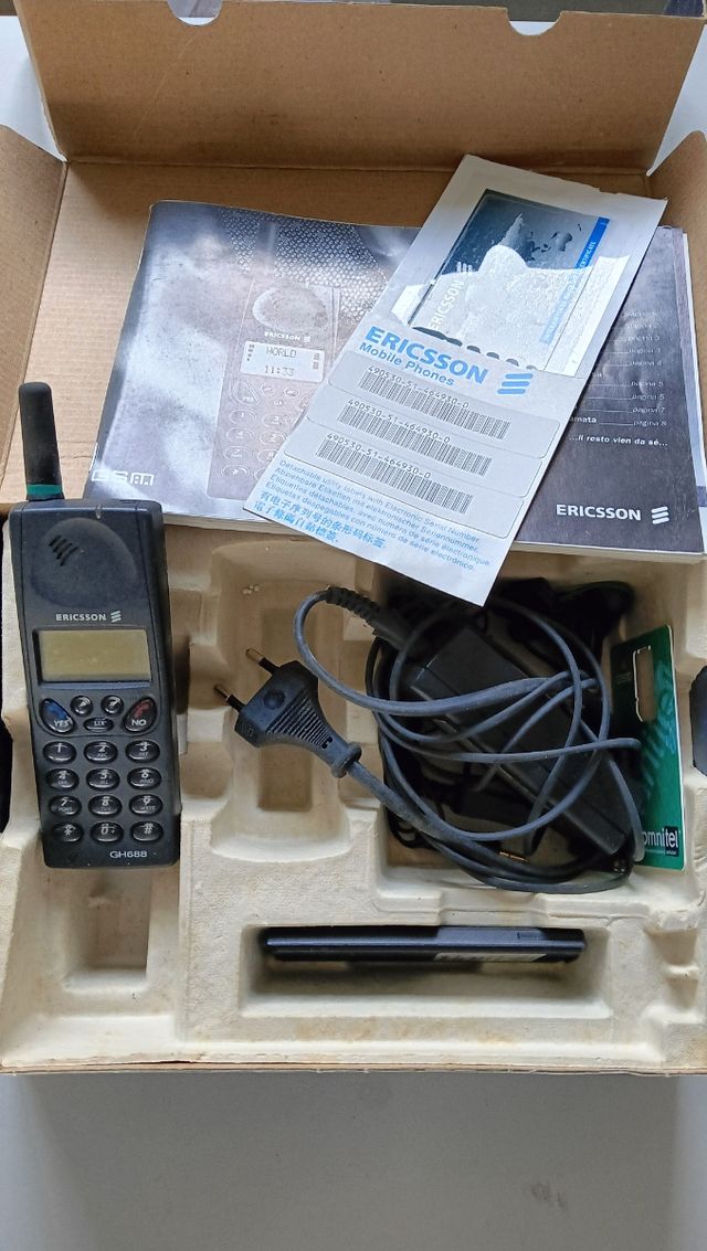 Telefono cellulare Movil Vintage Ericsson GH-688