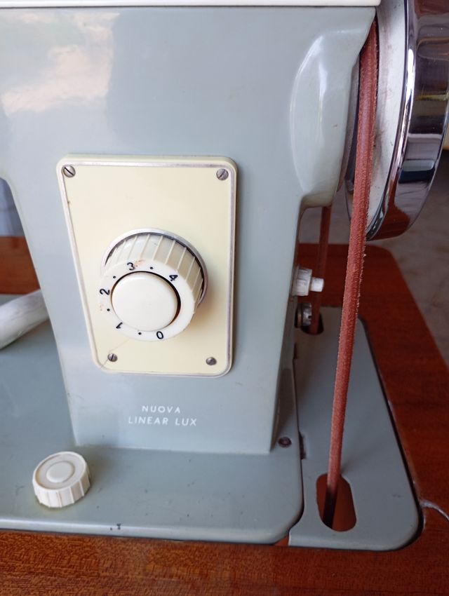 Macchina per cucire vintage