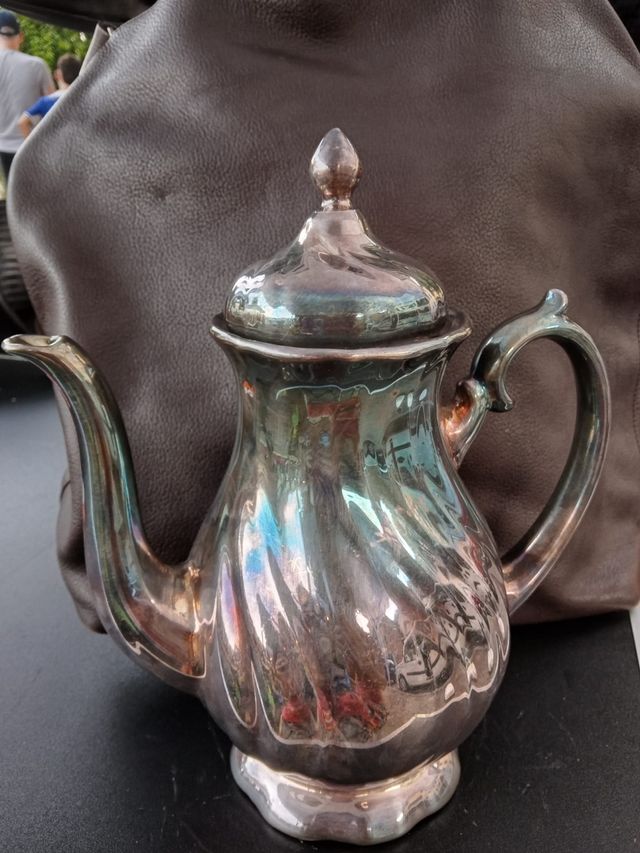 Teiera tedesca in porcellana argentata