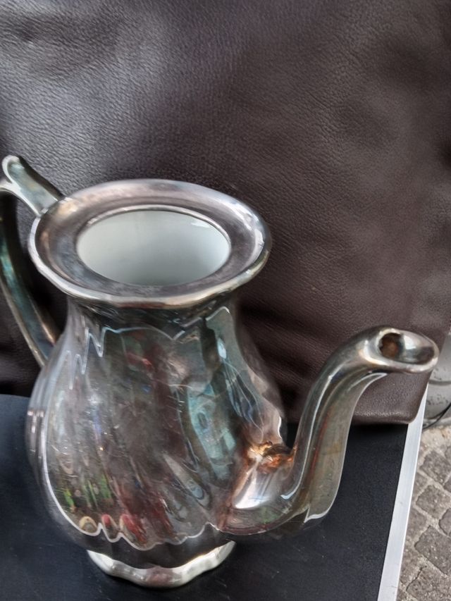 Teiera tedesca in porcellana argentata