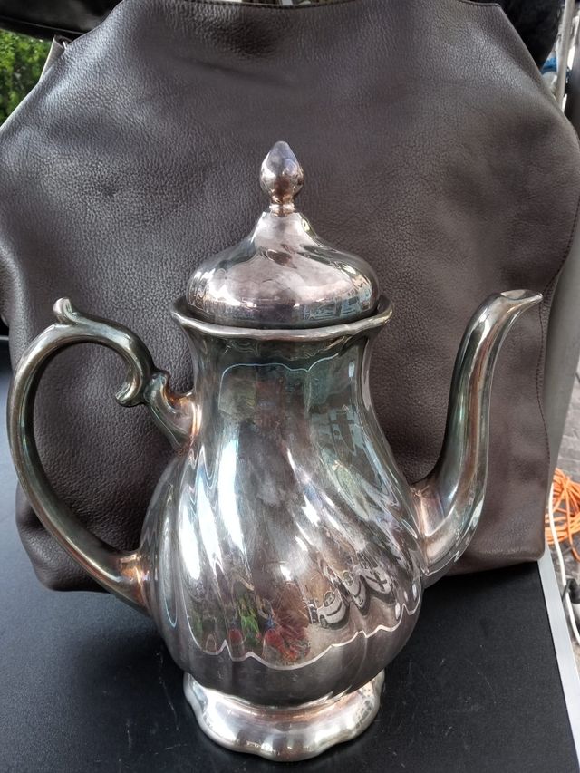 Teiera tedesca in porcellana argentata