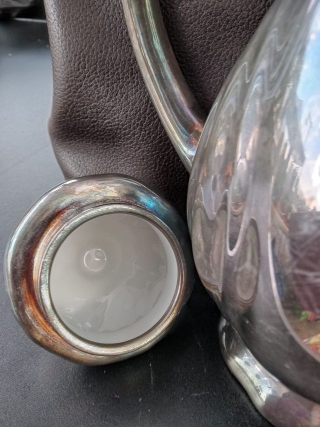 Teiera tedesca in porcellana argentata