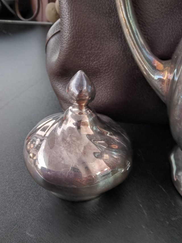 Teiera tedesca in porcellana argentata