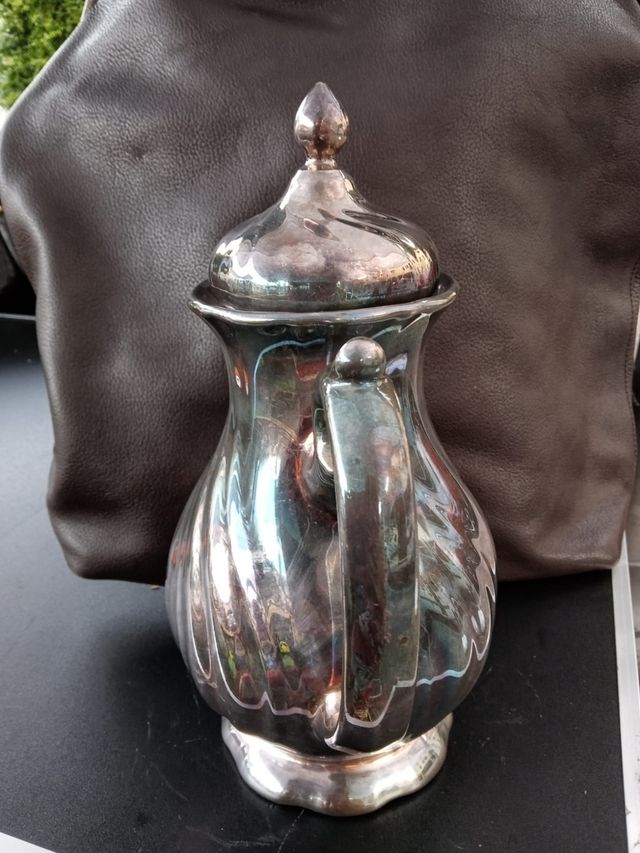 Teiera tedesca in porcellana argentata