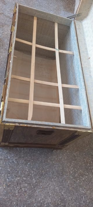 BAÚL ANTIGUO EN MUY BUEN ESTADO