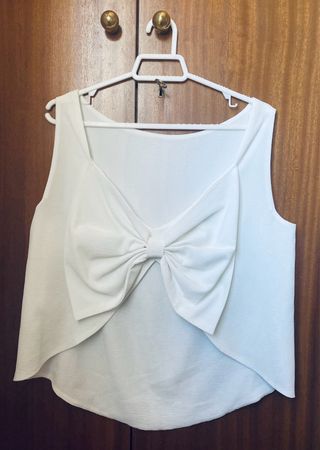 Top fiesta con lazo enorme espalda