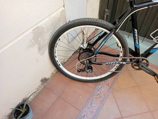 Se vende bicicleta de montaña