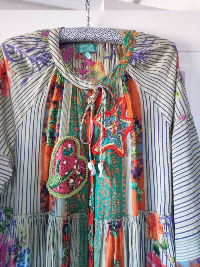 Vestido largo. Talla única. Bordados con abalorios