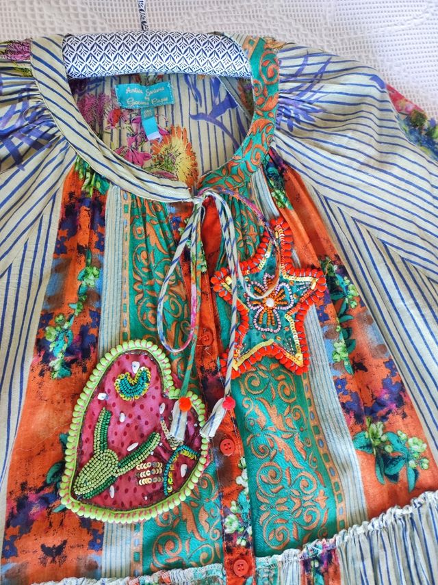 Vestido largo. Talla única. Bordados con abalorios