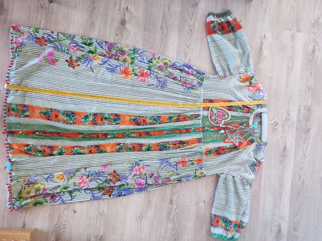 Vestido largo. Talla única. Bordados con abalorios