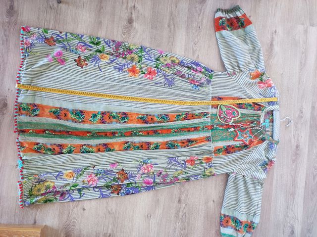 Vestido largo. Talla única. Bordados con abalorios