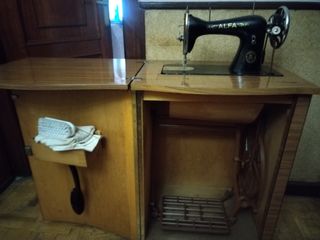 Maquina de coser Alfa