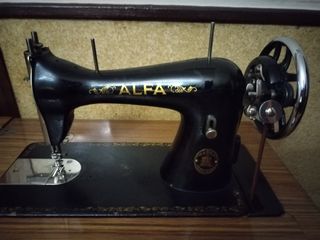 Maquina de coser Alfa