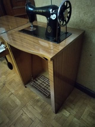 Maquina de coser Alfa