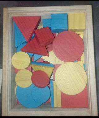 Caja con piezas de madera Montessori