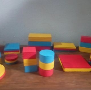 Caja con piezas de madera Montessori