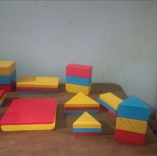 Caja con piezas de madera Montessori
