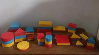 Caja con piezas de madera Montessori