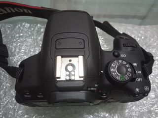 Réflex Digital CANON EOS 700D+Objetivo EF-S 18-55