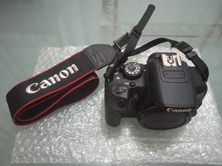 Réflex Digital CANON EOS 700D+Objetivo EF-S 18-55