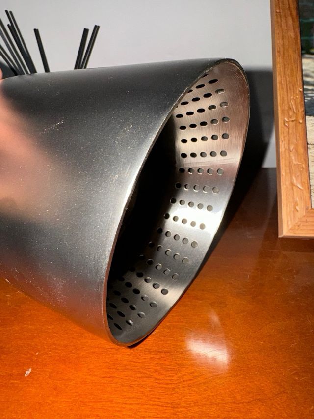 Cola escape perforada