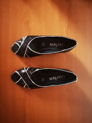 Zapatos de charol de mujer