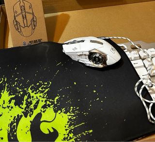 Teclado y ratón GAMING con luces.