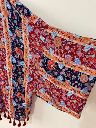 Kimono estampado de flores con flecos
