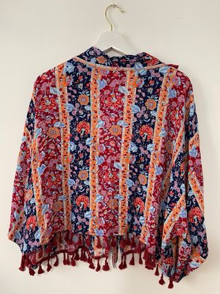 Kimono estampado de flores con flecos