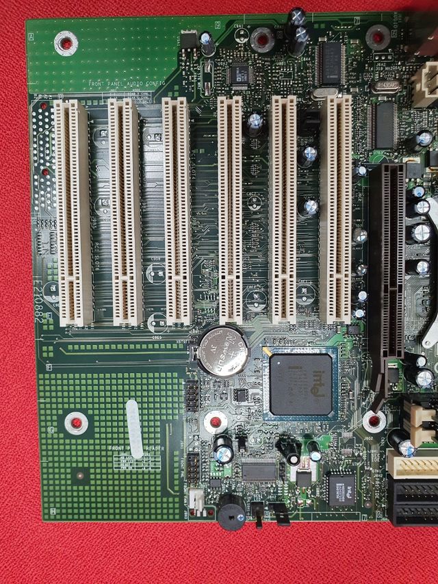 Pentium 4 2 GHz con placa Intel D845EBG2