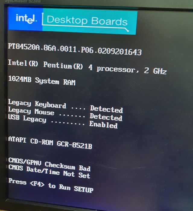 Pentium 4 2 GHz con placa Intel D845EBG2