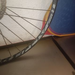 Rueda delantera marca roval 29 pulgadas 
