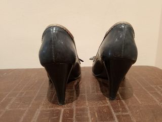 Zapato de mujer punta abierta con lazo