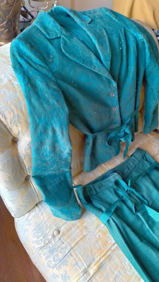 Traje pantalón bordado y lentejuelas Cortefiel