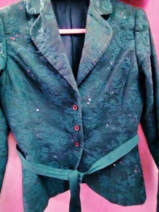 Traje pantalón bordado y lentejuelas Cortefiel