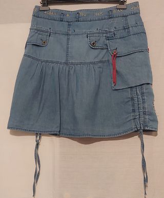 Conjunto falda vaquera Desigual y camiseta salmón