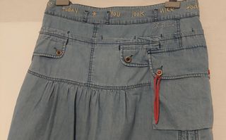 Conjunto falda vaquera Desigual y camiseta salmón