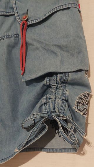 Conjunto falda vaquera Desigual y camiseta salmón