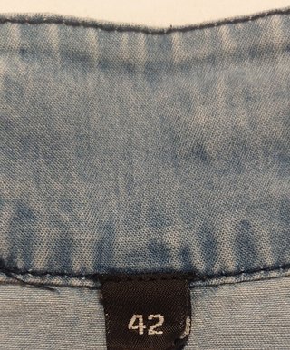 Conjunto falda vaquera Desigual y camiseta salmón