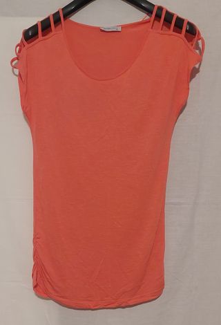 Conjunto falda vaquera Desigual y camiseta salmón
