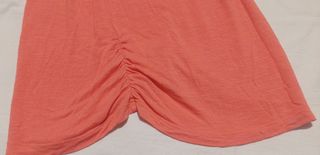 Conjunto falda vaquera Desigual y camiseta salmón