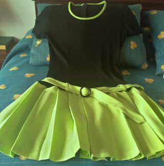 Vestido corto plisado verano negro y pistacho