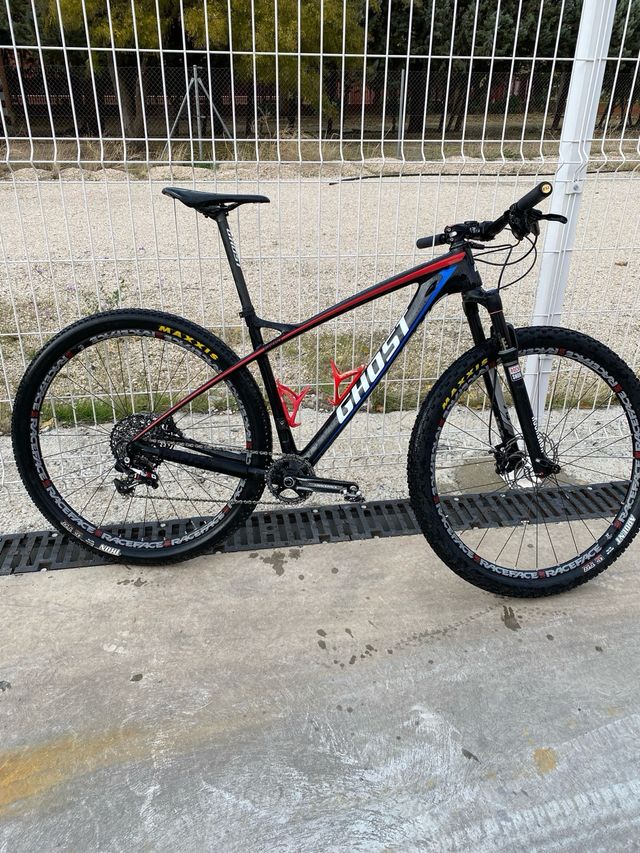 Bicicleta de montaña de carbono ghost