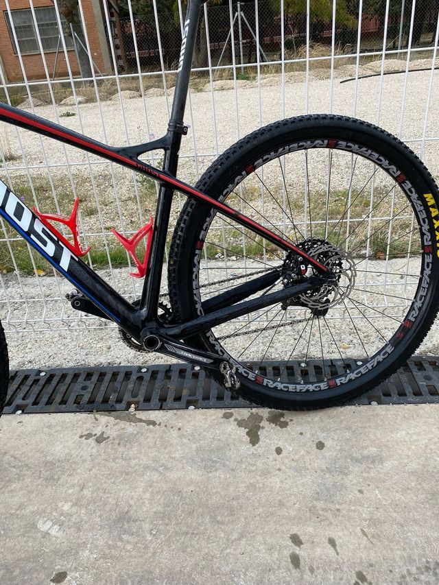 Bicicleta de montaña de carbono ghost