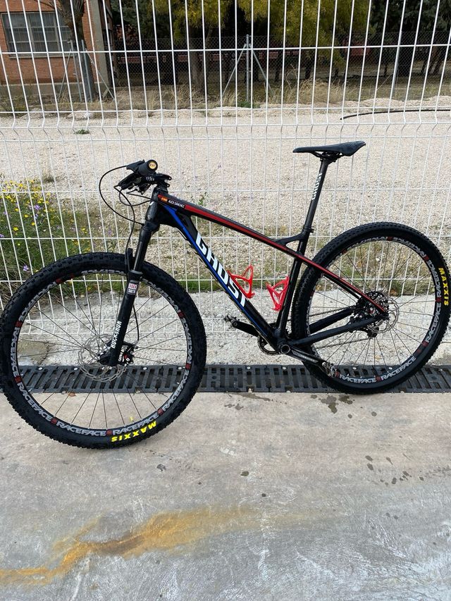 Bicicleta de montaña de carbono ghost