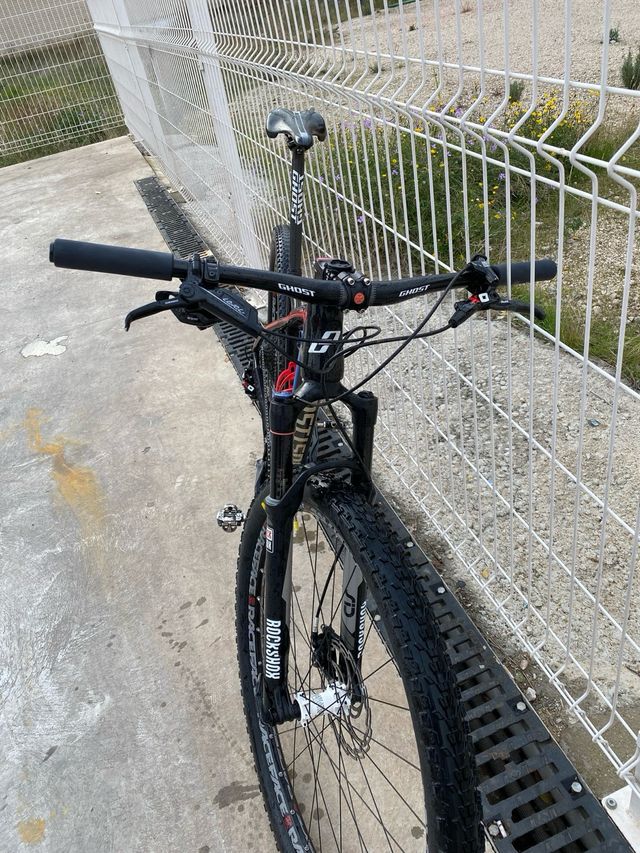 Bicicleta de montaña de carbono ghost