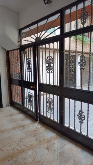 Venta de trasteros nuevos a estrenar en todo el centro de Córdoba,dispone de varios trasteros de diferentes tamaños,la puerta principal está brindada para una mayor seguridad,dispone de agua .